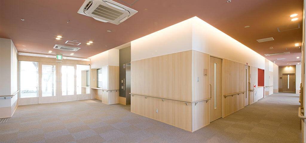 写真：エントランスホール・廊下